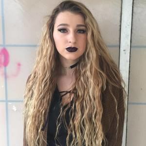 Meet your Posher, Kassandra